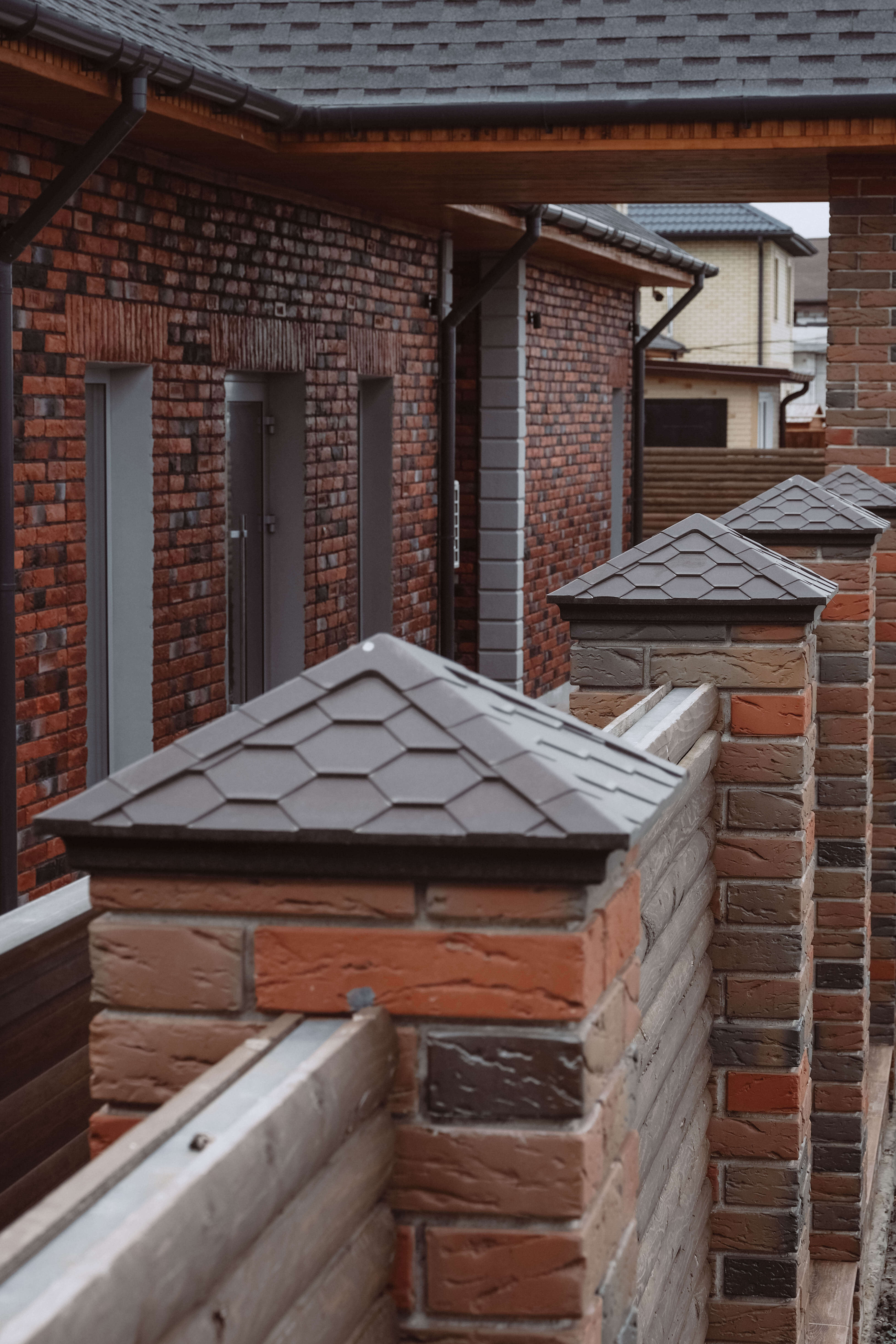 Колпак Zking Эверест Коричневый на столб 1.5х1.5 кирпича (390х390мм) в Новошахтинске фото